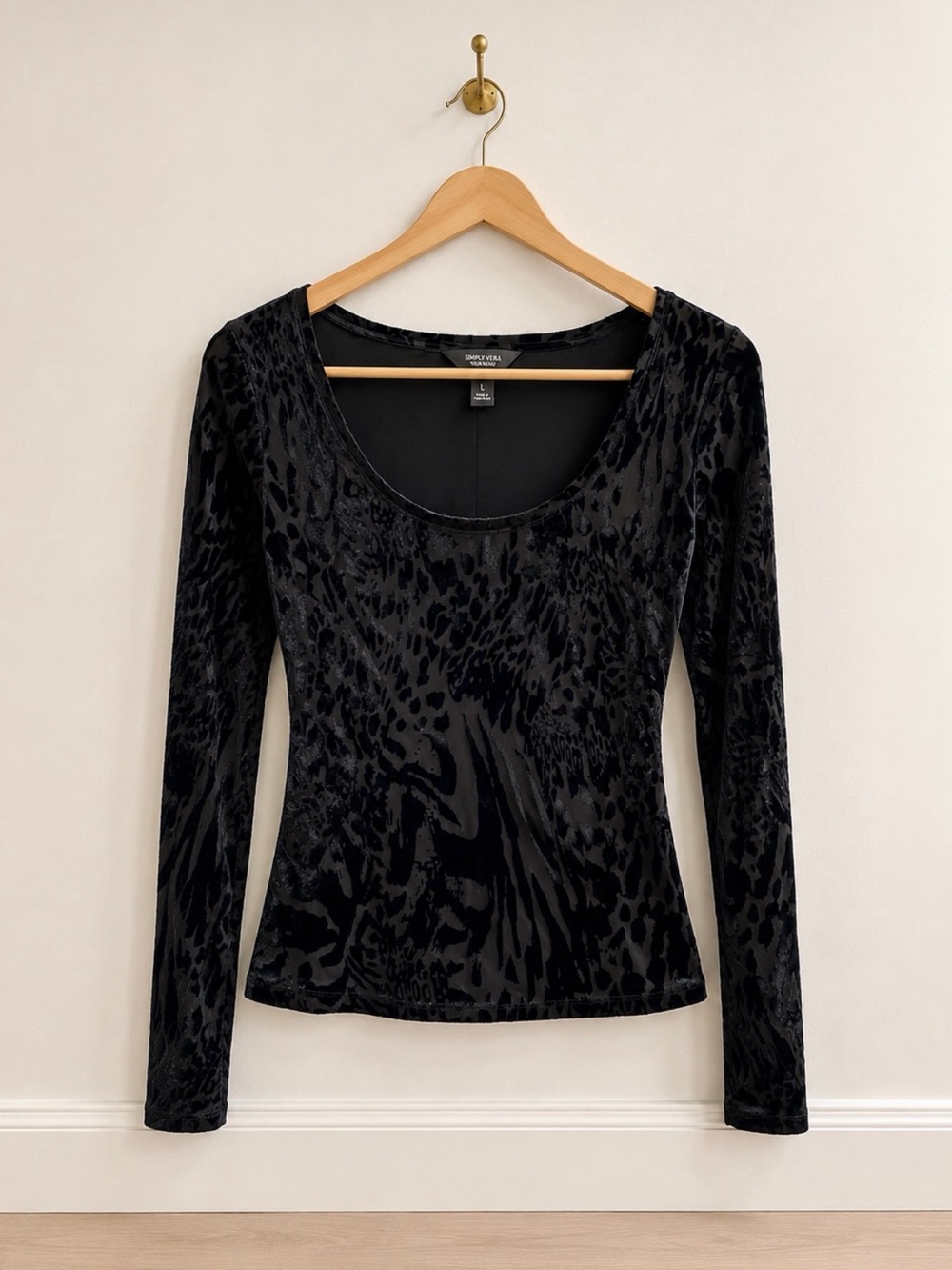 Simply Vera Vera Wang Black Velvet Burnout Long Sleeve Scoop Top